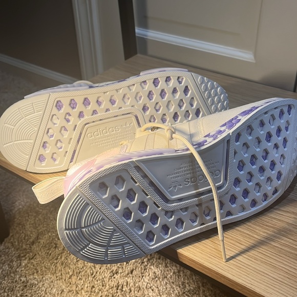 NWT & Box!!! Women’s Adidas White, Lavender,  Purple Sneakers  Size 8.5 - Picture 9 of 10